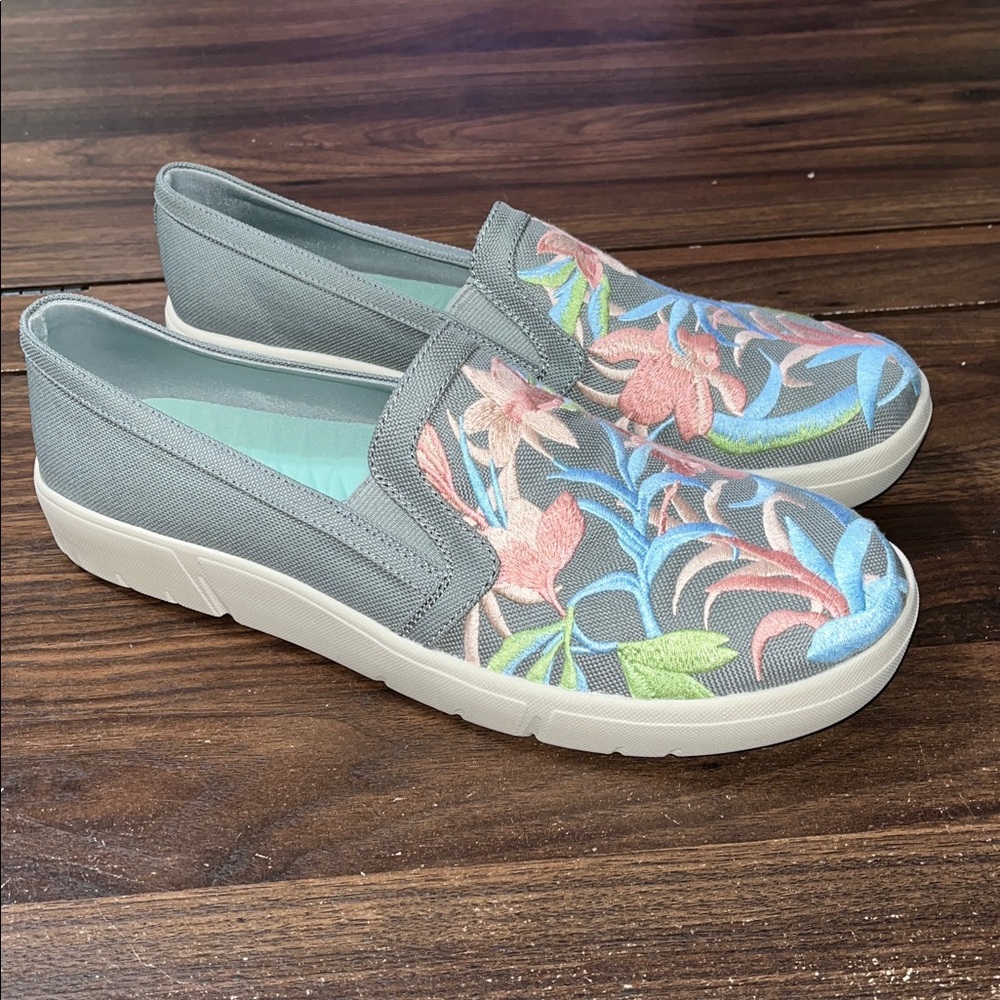 Baretraps Bonaire Embroidered  Women's slip on gray Floral Loafers  9.5M - Picture 3 of 6